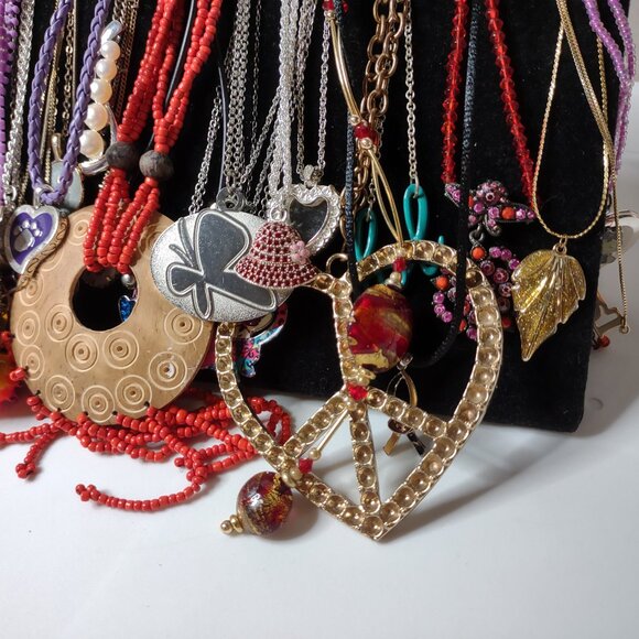 Lot Of Over 30 Pendant Necklaces - Picture 2 of 14